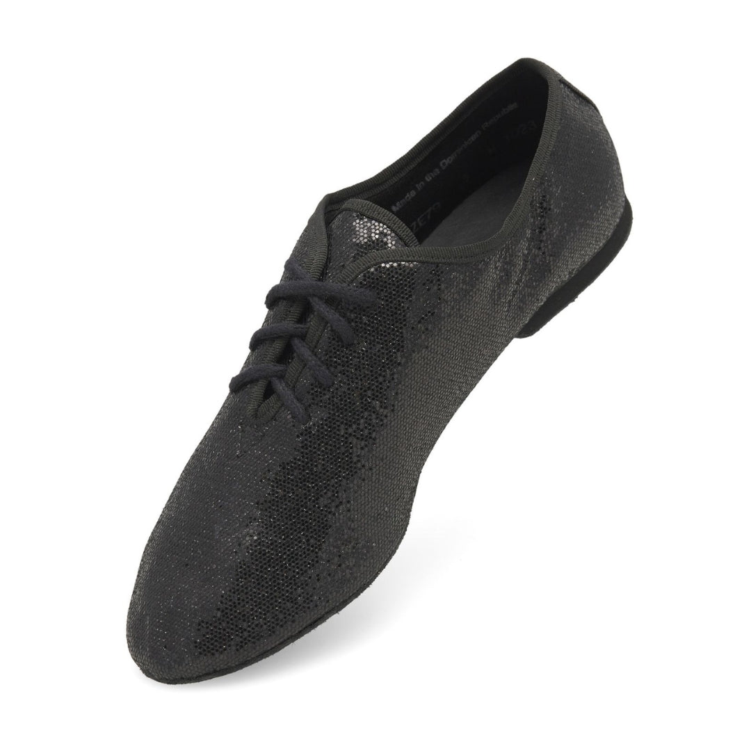JZE79 So Danca Jazzschuhe in Schwarz von Rumpf, glänzendem Obermaterial, niedrigem Absatz, leicht schräg von oben.